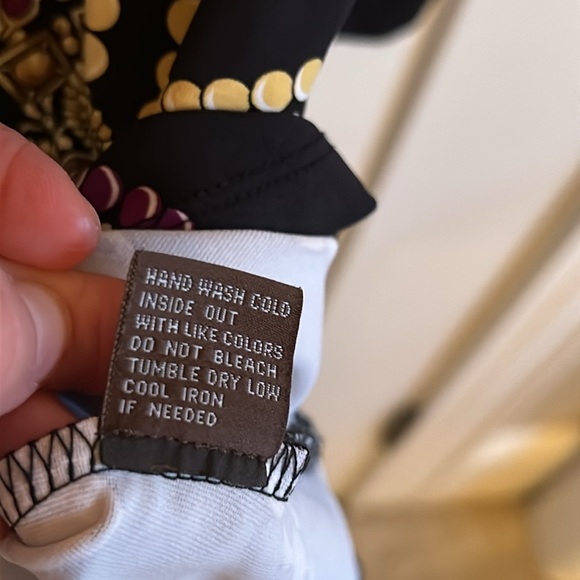 J. McLaughlin Jewel Pattern black size M stretchy top - Picture 5 of 6